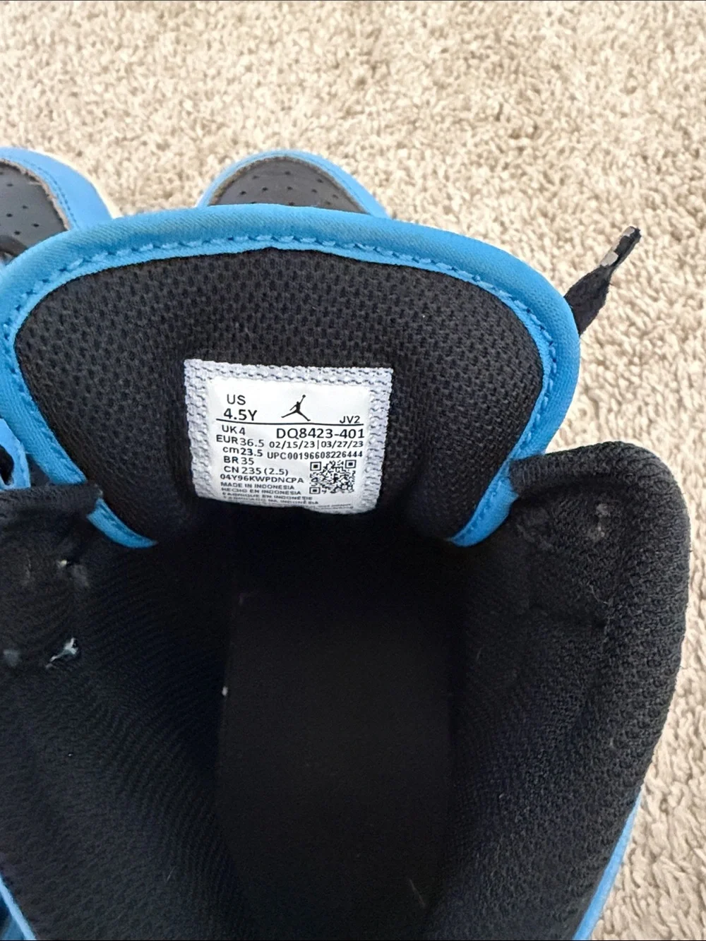Nike Air Jordan 1 Mid shoes in the University Blue and Black colorway